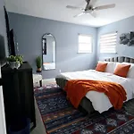 Ally\'S Home Away