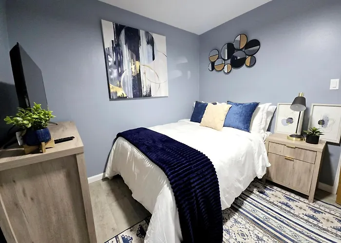 Ally\'S Home Away