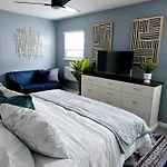Ally\'S Home Away